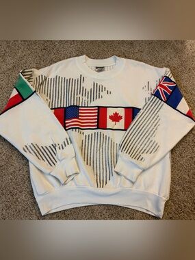 Vintage Santiago Sporta 1541 Sports Sweatshirt with Maps and Flags, Size Medium